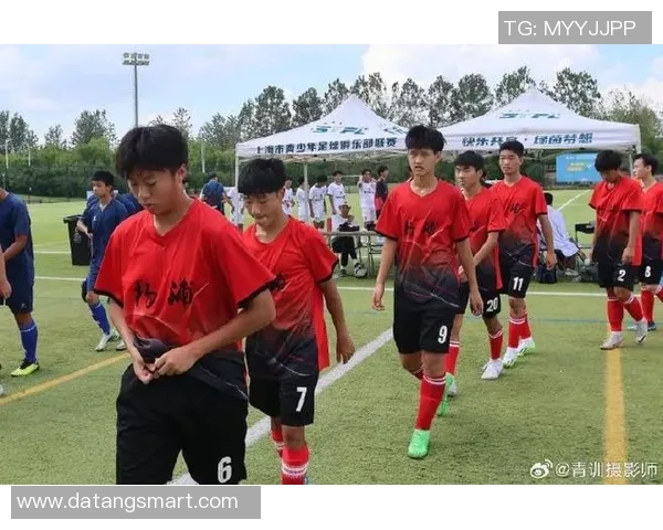 上海足球队逆袭之路揭秘：从低谷到巅峰的精彩历程与奋斗精神